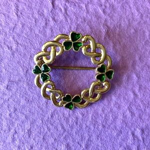 Sol D'or Shamrock Circle Brooch